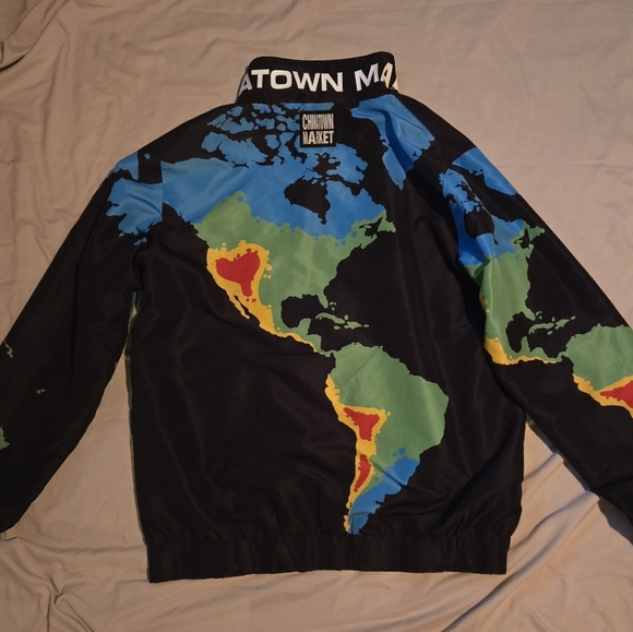 CHINATOWN MARKET GLOBAL CITIZEN PRINT WINDBREAKER - Picture 2 of 4